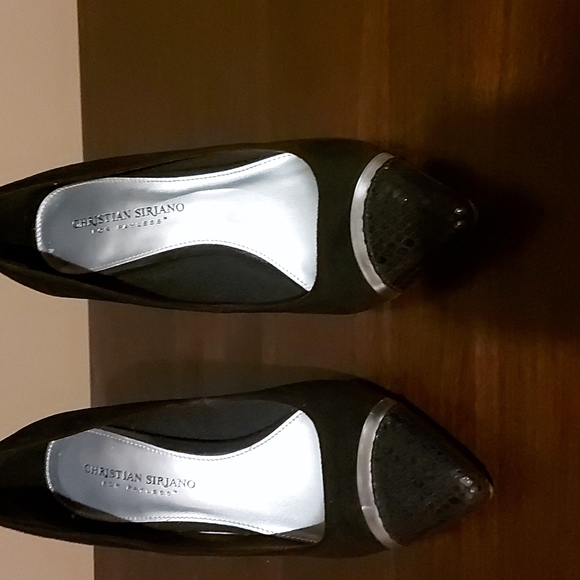 Black Pointed Toe Heels - Picture 1 of 5